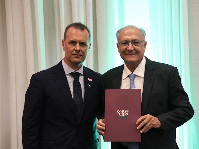 Setor vitivinícola entrega documento com demandas estratégicas a Geraldo Alckmin em Caxias do Sul